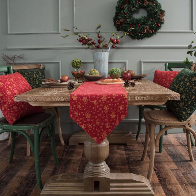 Rustikale Essensutensilien für das Weihnachtsessen