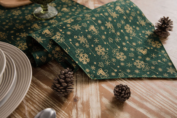 Rustikale Essensutensilien für das Weihnachtsessen
